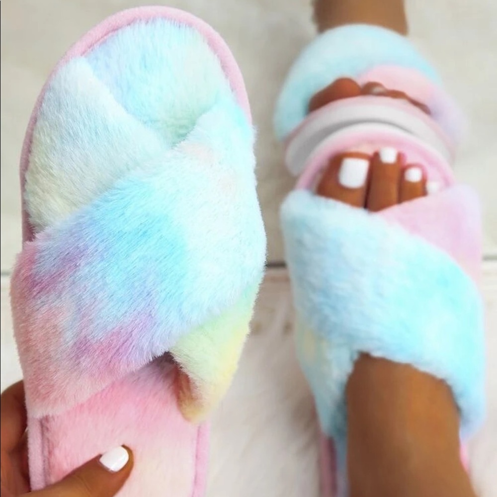 Tie Dye Cross Strap Faux Fur Slippers